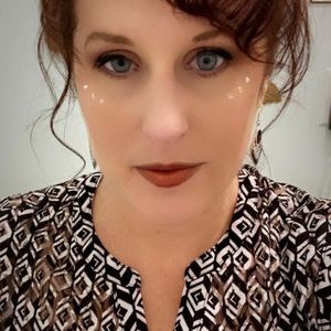 Meet your Posher, Adrianne